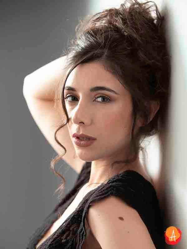Estefany Escobar 8