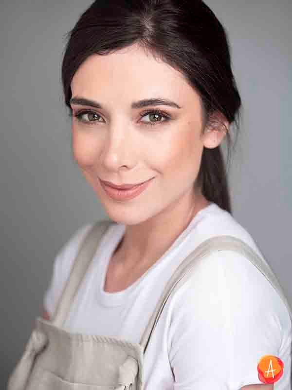Estefany Escobar 9